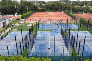 Katwijk apuesta por un complejo versátil con cuatro nuevas pistas de Serena Pádel