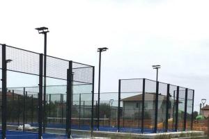 Serena Pádel completa la instalación de 2 pistas Outdoor en Italia