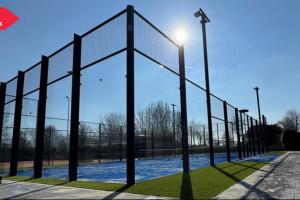 Hank se suma al crecimiento del pádel con una nueva instalación de Serena Pádel